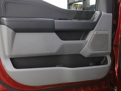 Used 2025 Ford F250 XLT w/ Black Appearance Package image 18