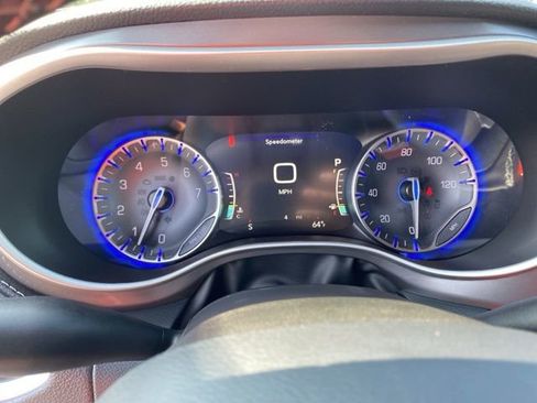 New 2025 Chrysler Pacifica Select w/ Fav Edition Package FWD image 12