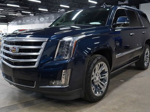 Used 2020 Cadillac Escalade Premium Luxury RWD image 1