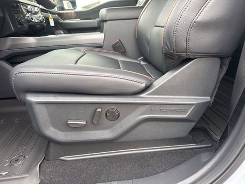 New 2026 Ford F250 Lariat w/ Black Appearance Package AWD/4WD image 18