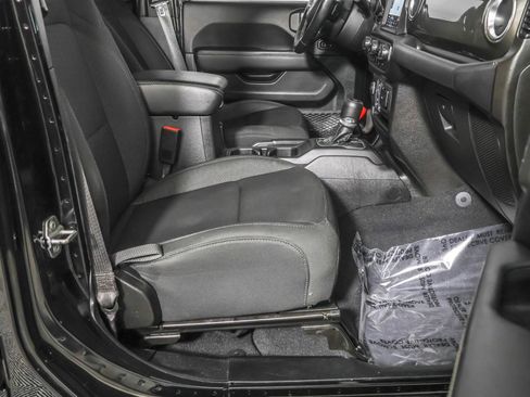 Used 2020 Jeep Wrangler Unlimited Sahara image 45