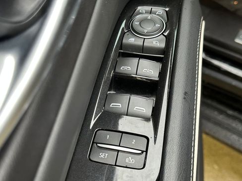 Used 2023 Cadillac Escalade ESV Premium Luxury AWD/4WD image 23