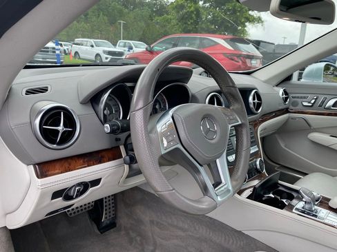 Used 2015 Mercedes-Benz SL 550 image 9