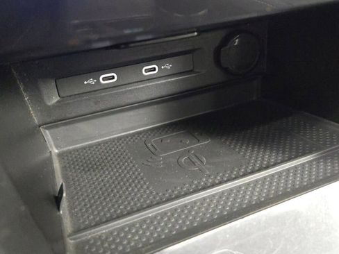 Used 2024 Volkswagen Tiguan Wolfsburg Edition image 32