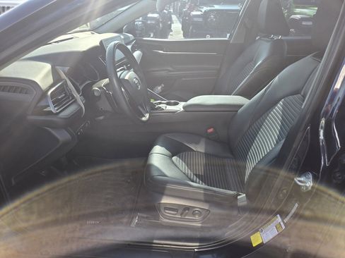 Used 2021 Toyota Camry SE image 8