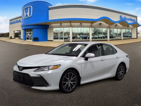 Used 2023 Toyota Camry XLE image 4