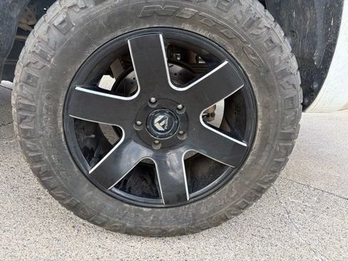 Used 2017 Toyota Tundra SR5 w/ SR5 Upgrade Package AWD/4WD image 30
