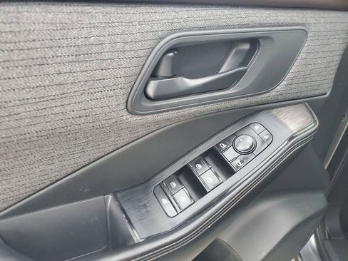 Used 2021 Nissan Rogue S image 43