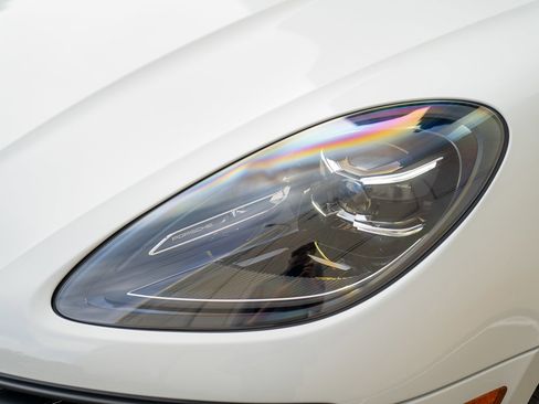 Used 2025 Porsche Macan image 29