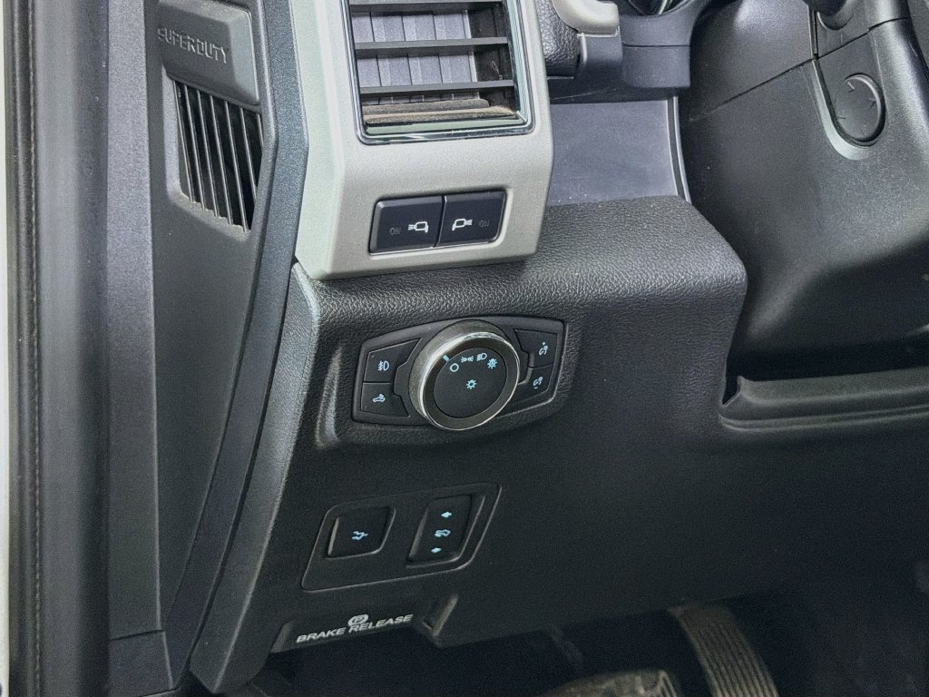 Used 2021 Ford F250 Lariat w/ Lariat Ultimate Package AWD/4WD image 13