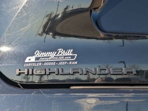 Used 2021 Toyota Highlander XLE image 23