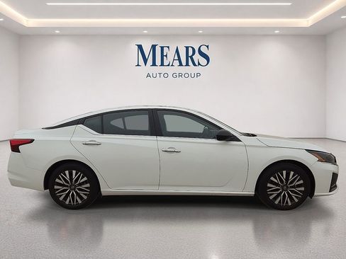 Used 2025 Nissan Altima 2.5 SV FWD image 6