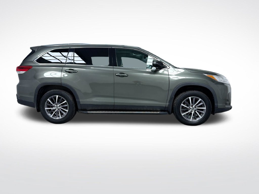Used 2019 Toyota Highlander XLE AWD/4WD image 10