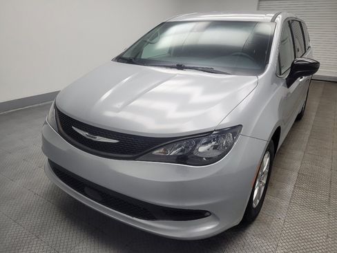 Used 2024 Chrysler Voyager LX FWD image 15