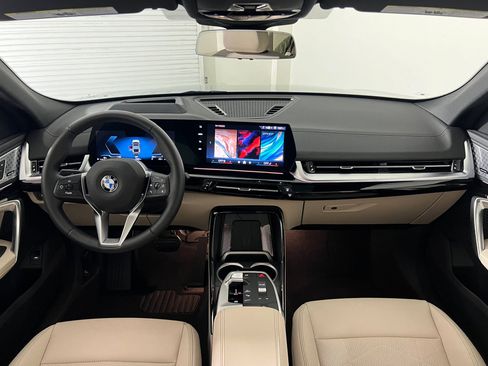 Used 2025 BMW X2 xDrive28i w/ Premium Package image 16