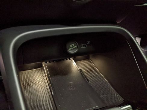 Certified 2023 Volvo XC40 Recharge Ultimate image 20