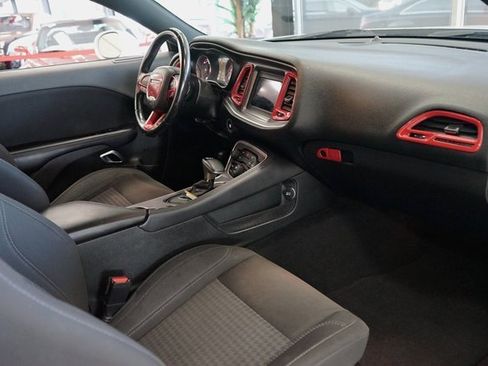 Used 2019 Dodge Challenger SXT image 37