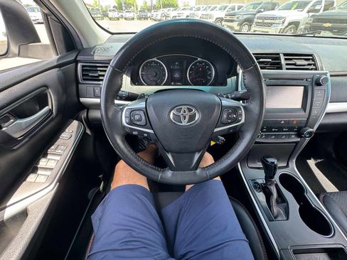 Used 2017 Toyota Camry SE w/ Moonroof Package FWD image 30
