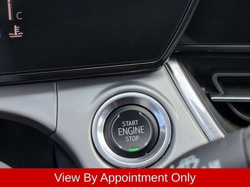 Used 2025 Chevrolet Trax LT w/ LT Convenience Package FWD image 19