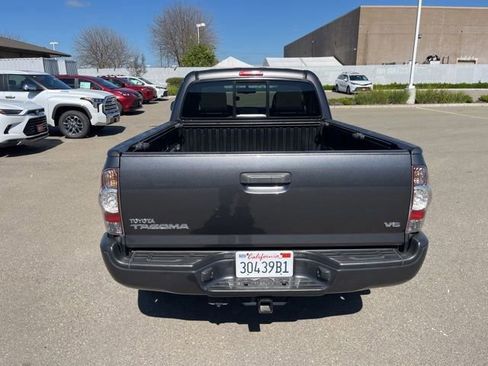 Used 2011 Toyota Tacoma 4x4 Access Cab V6 w/ TRD Sport Pkg image 6