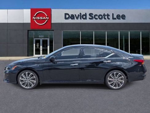 Used 2025 Nissan Altima 2.5 SL FWD image 8