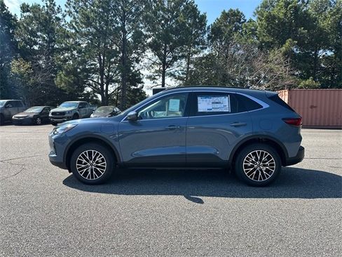 New 2025 Ford Escape SE image 4