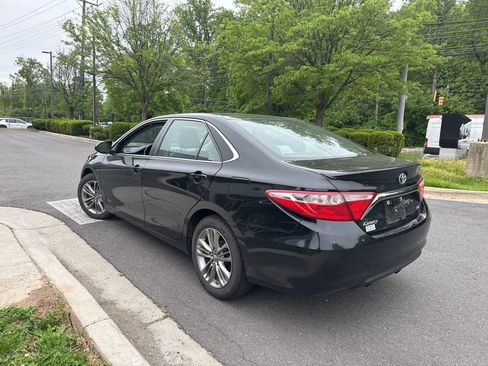 Used 2016 Toyota Camry SE FWD image 5
