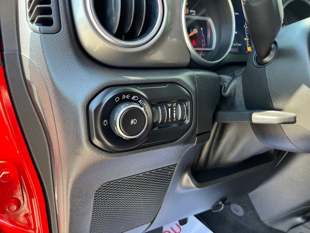 Used 2021 Jeep Wrangler Unlimited Sahara AWD/4WD image 8