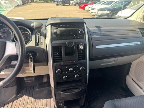 Used 2010 Dodge Grand Caravan SE FWD image 10