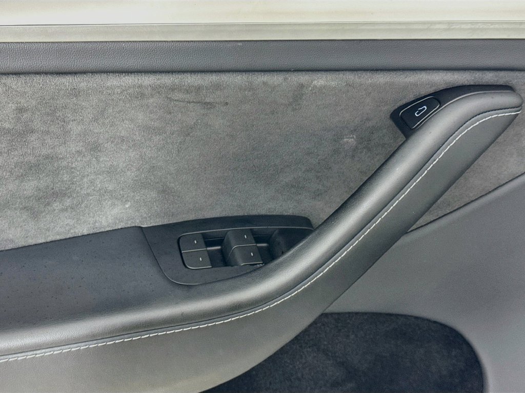 Used 2024 Tesla Model Y Performance AWD/4WD image 22