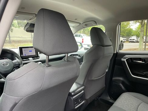 Used 2024 Toyota RAV4 XLE FWD image 27