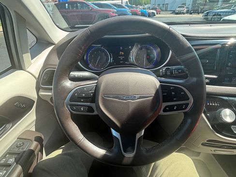 Used 2020 Chrysler Pacifica Touring-L Plus w/ Tire & Wheel Group image 27