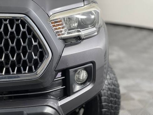 Used 2018 Toyota Tacoma TRD Off-Road image 5