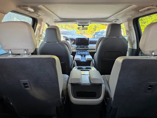 Used 2022 Lincoln Navigator Reserve AWD/4WD image 11