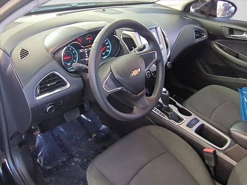 Used 2017 Chevrolet Cruze LS image 9