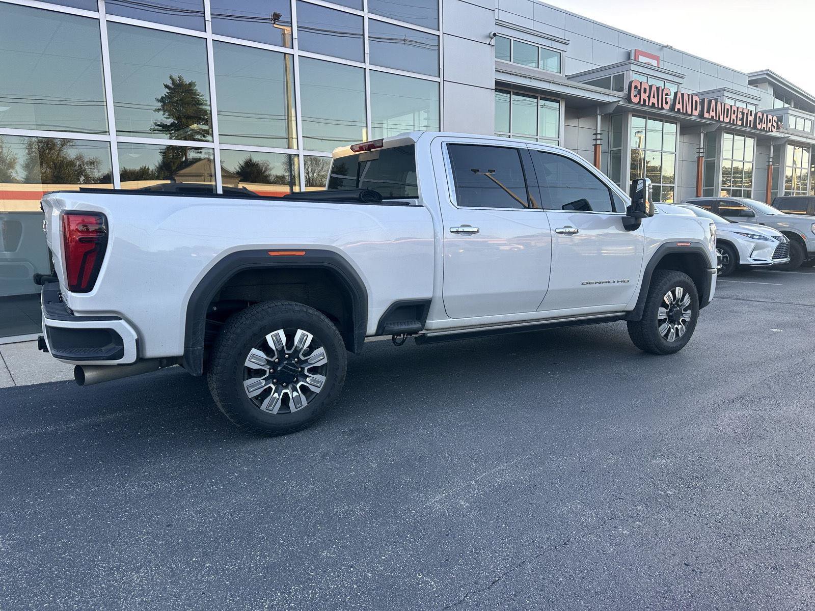 Used 2024 GMC Sierra 3500 Denali w/ Denali Reserve Package AWD/4WD image 3