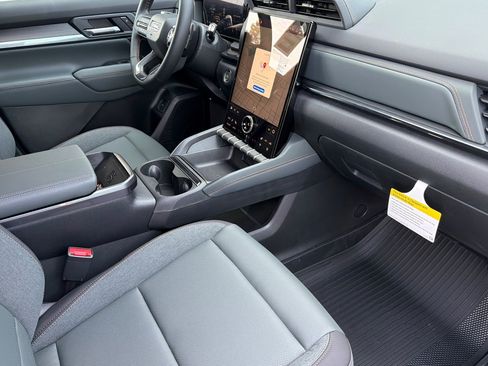 New 2026 GMC Terrain AT4 w/ LPO, Black Badging Package AWD/4WD image 13