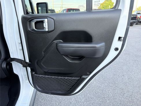 Used 2025 Jeep Wrangler Unlimited Rubicon AWD/4WD image 15