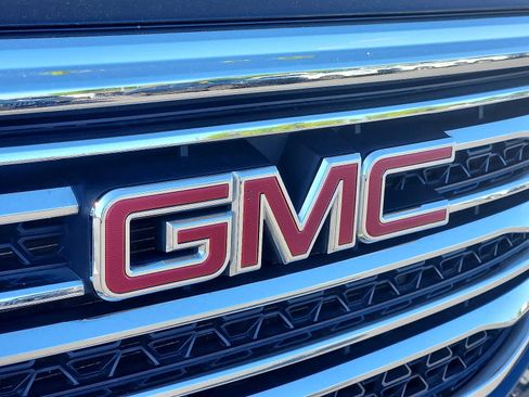 Used 2019 GMC Acadia SLT w/ LPO, Floor Liner Package AWD/4WD image 4