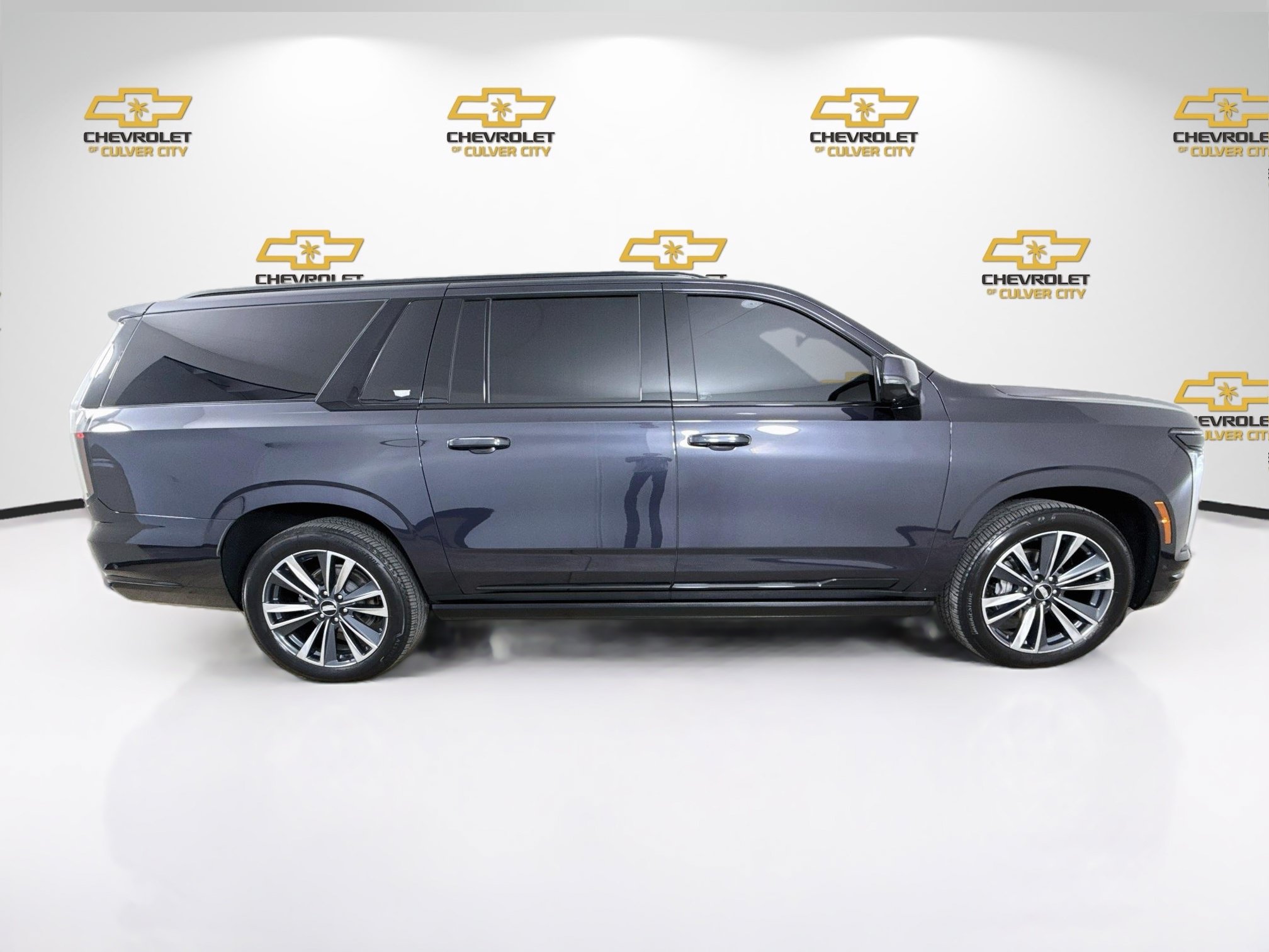 Used 2025 Cadillac Escalade ESV Sport w/ Touring Package AWD/4WD image 9