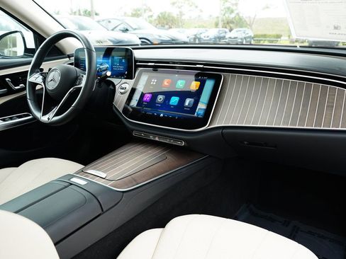 Used 2025 Mercedes-Benz E 350 4MATIC Sedan image 34