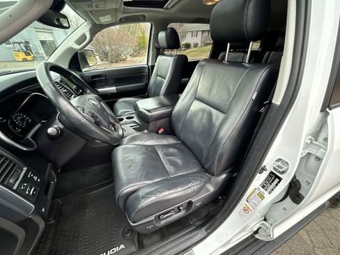 Used 2018 Toyota Sequoia TRD Sport image 11