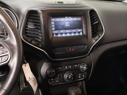 Used 2020 Jeep Cherokee Latitude FWD image 5
