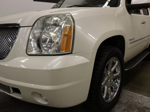 Used 2011 GMC Yukon Denali AWD/4WD image 8