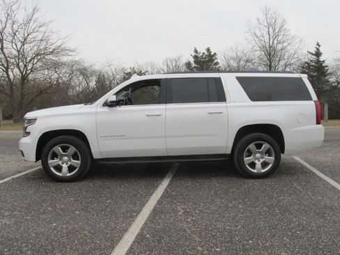 Used 2018 Chevrolet Suburban LT image 30