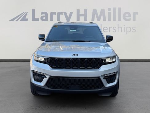 New 2025 Jeep Grand Cherokee Limited w/ Black Appearance Package image 8