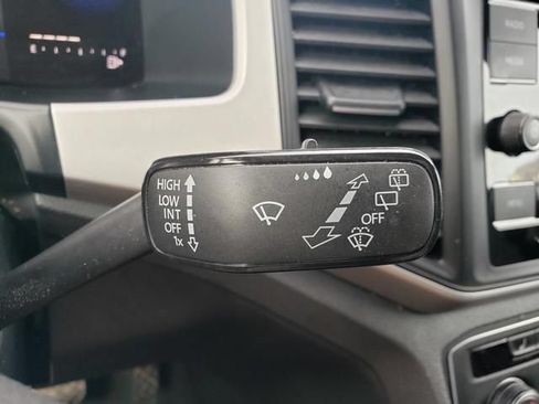 Used 2023 Volkswagen Atlas Cross Sport SE AWD/4WD image 24