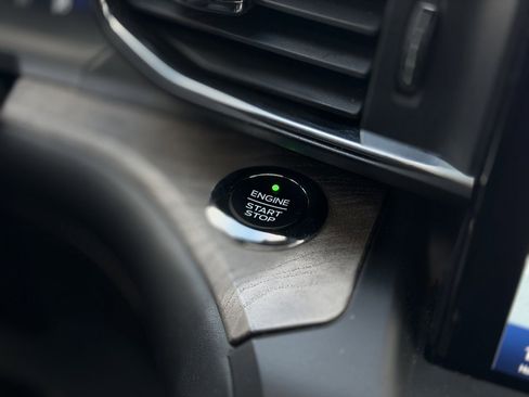 Used 2020 Ford Explorer Platinum w/ Premium Technology Package image 29