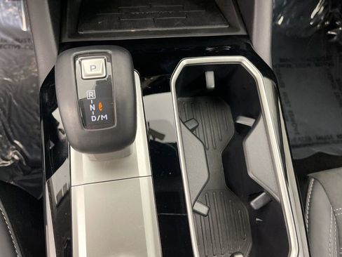 Used 2025 Mitsubishi Outlander SE image 14