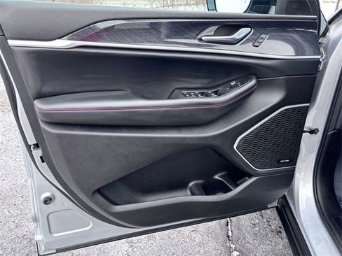 Certified 2022 Jeep Grand Cherokee Trailhawk w/ Luxury Tech Group III image 13